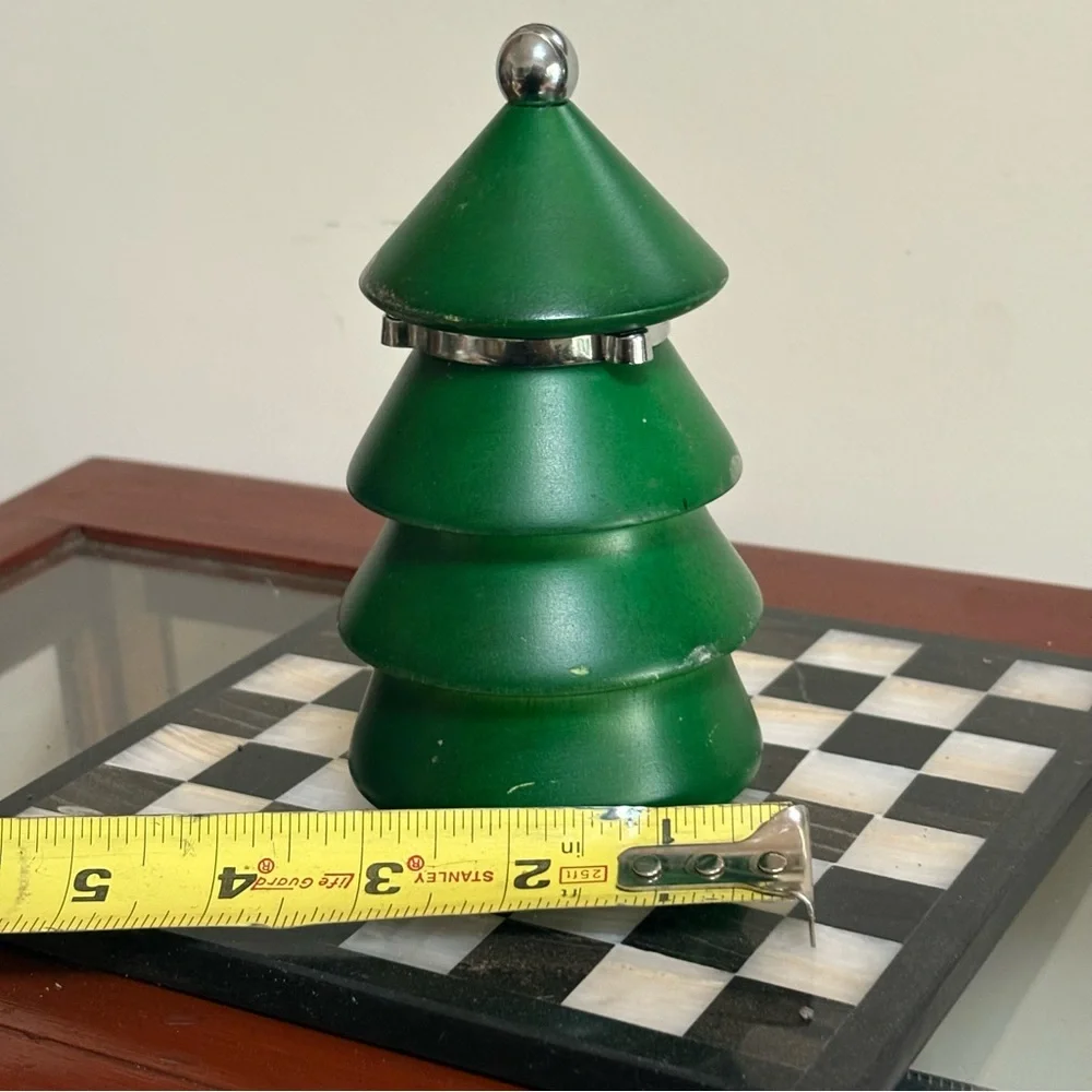Vintage Pepper Grinder By WM Bounds - Picture 3 of 6